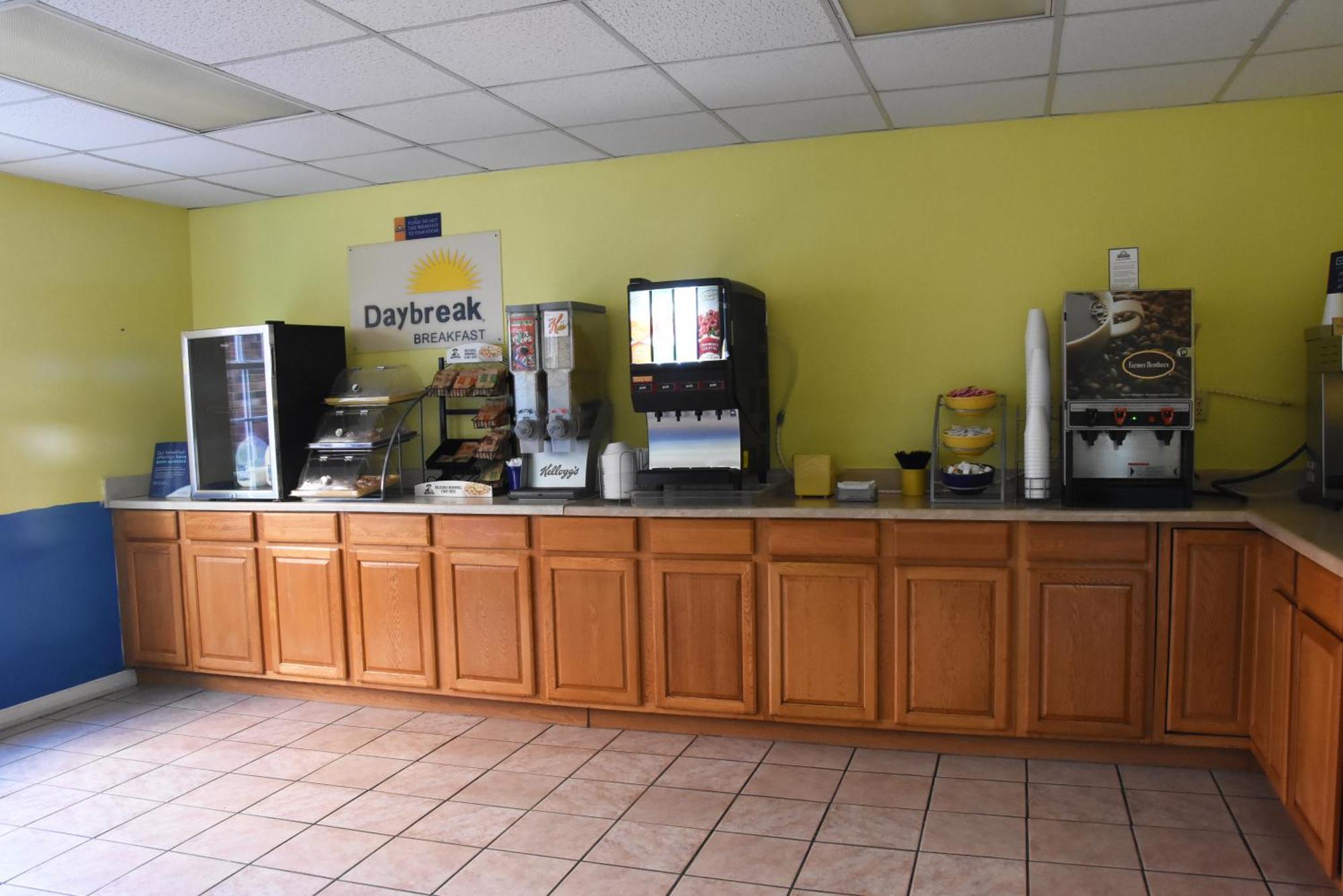 Days Inn By Wyndham Madisonville Kültér fotó