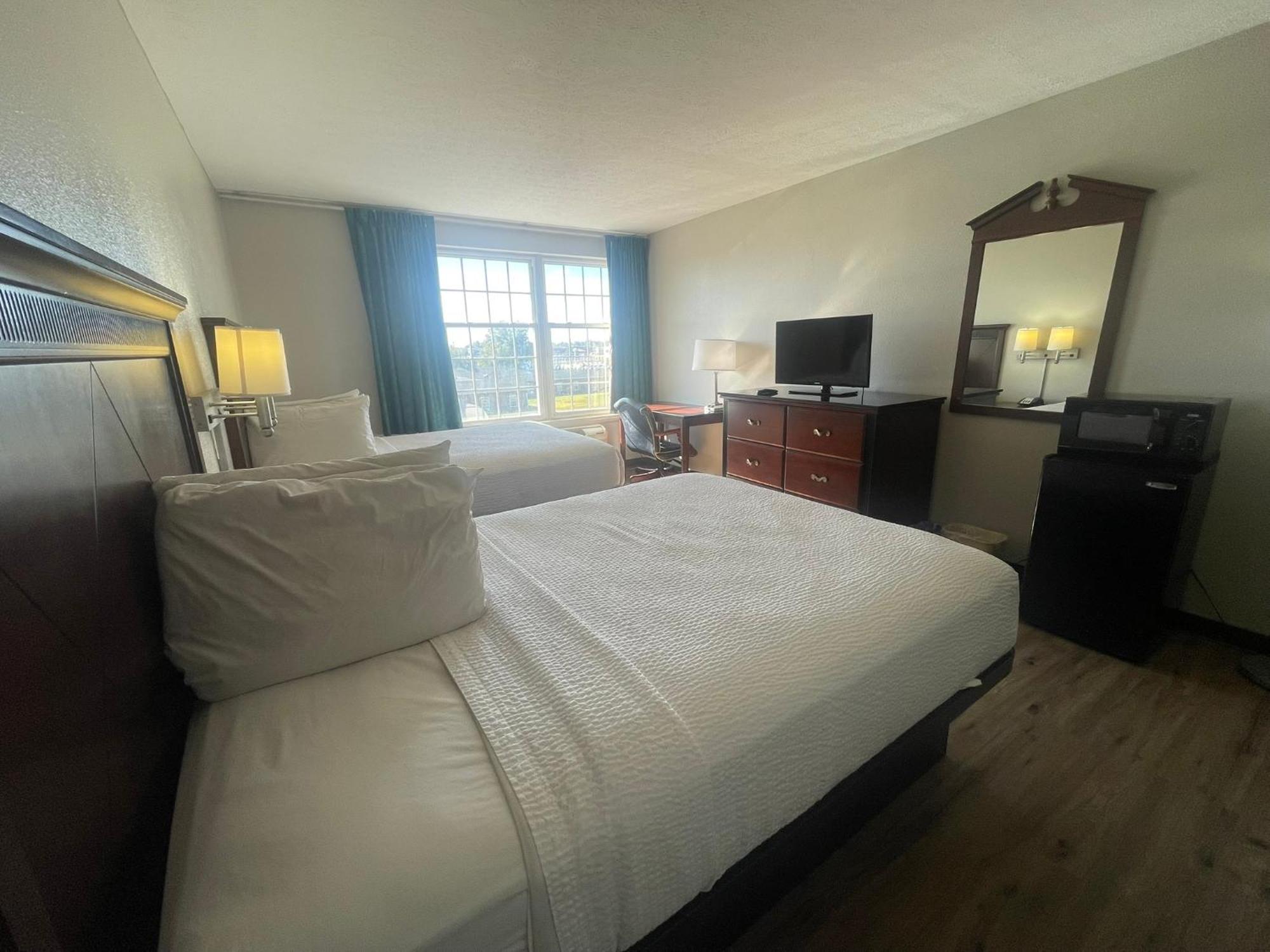 Days Inn By Wyndham Madisonville Kültér fotó