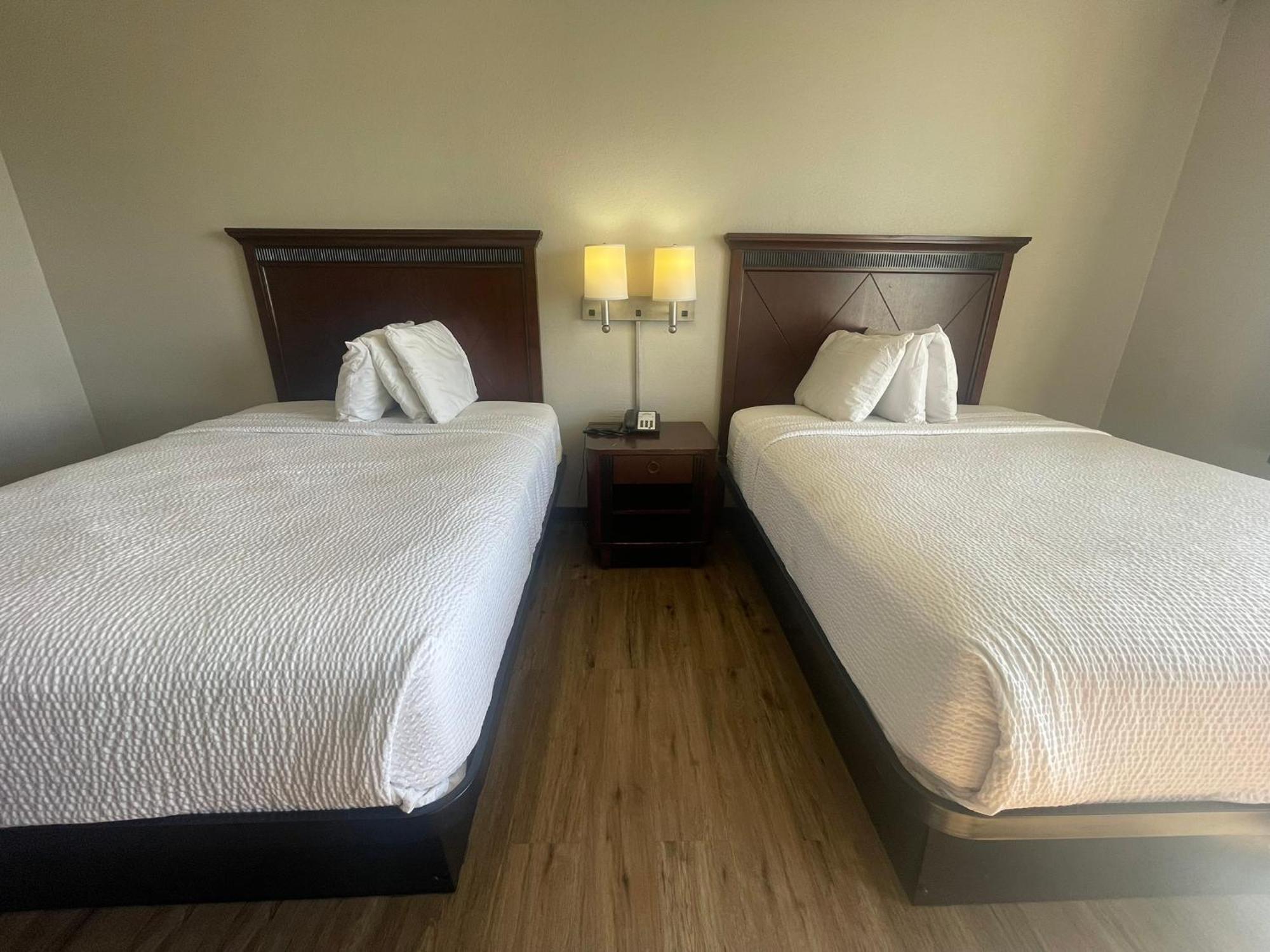 Days Inn By Wyndham Madisonville Kültér fotó