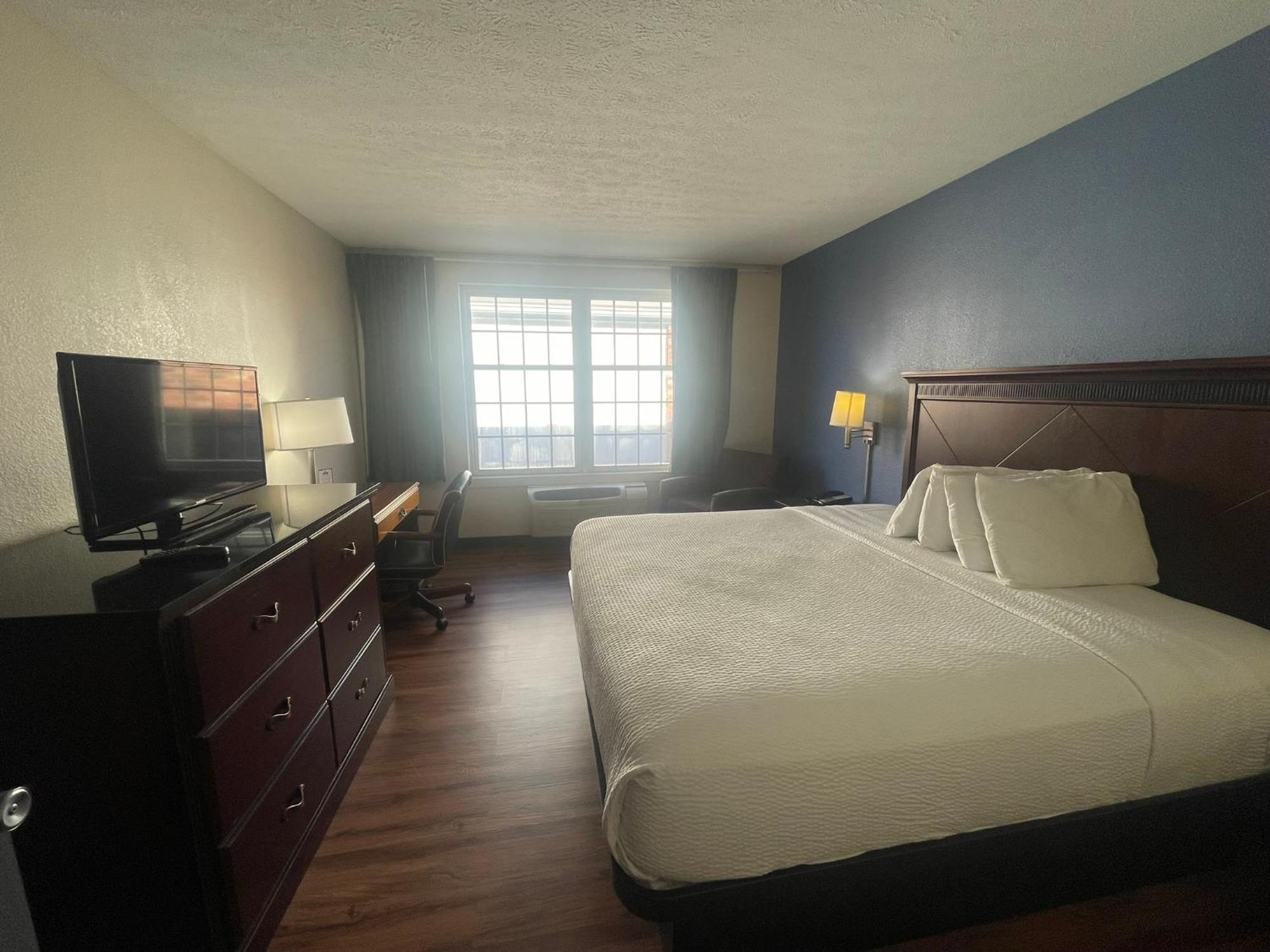 Days Inn By Wyndham Madisonville Kültér fotó